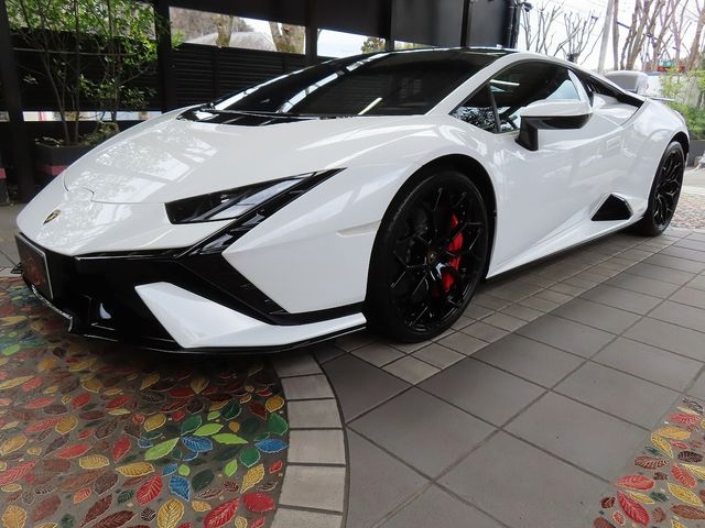 LAMBORGHINI HURACAN