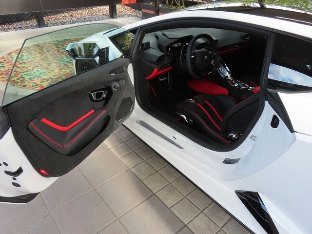 LAMBORGHINI HURACAN