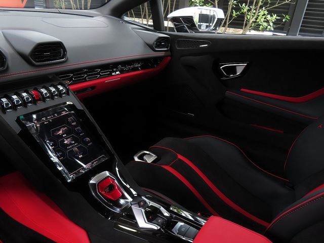 LAMBORGHINI HURACAN