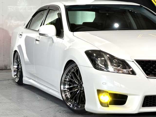 CROWN sedan