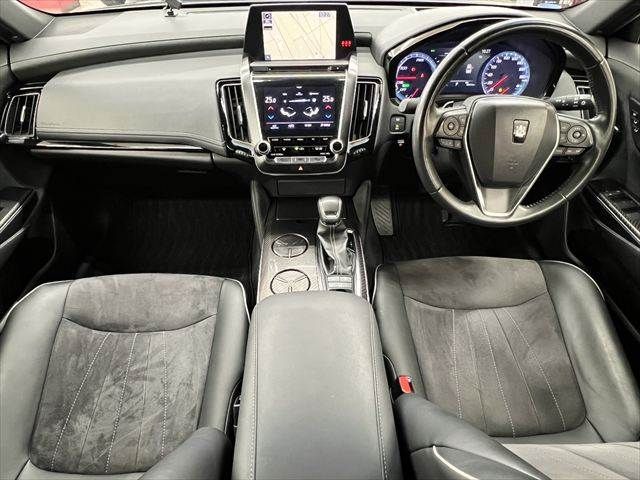 CROWN sedan hybrid