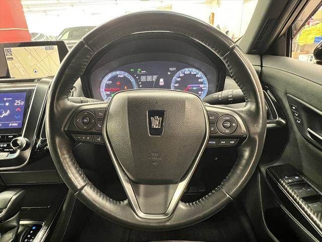 CROWN sedan hybrid