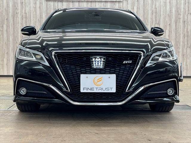 CROWN sedan hybrid