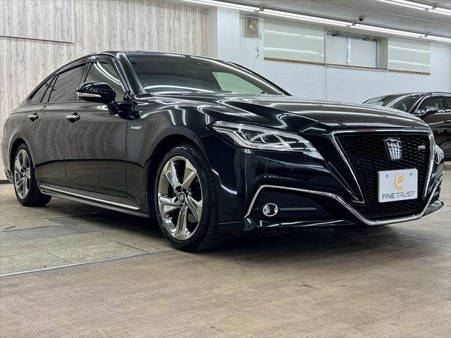 CROWN sedan hybrid