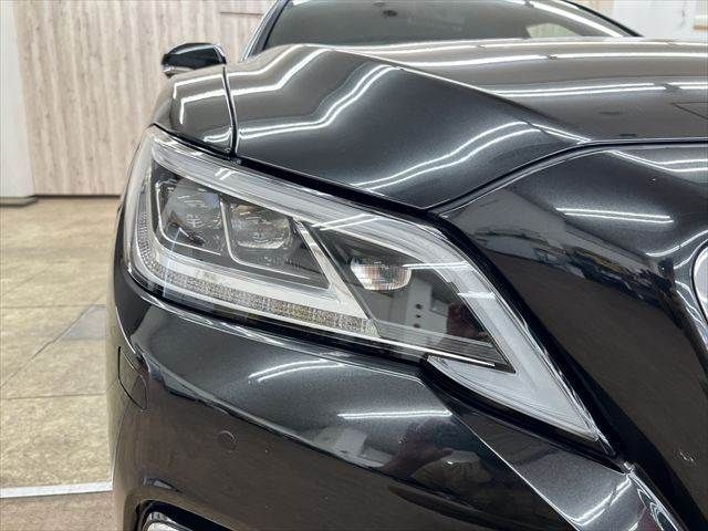 CROWN sedan hybrid