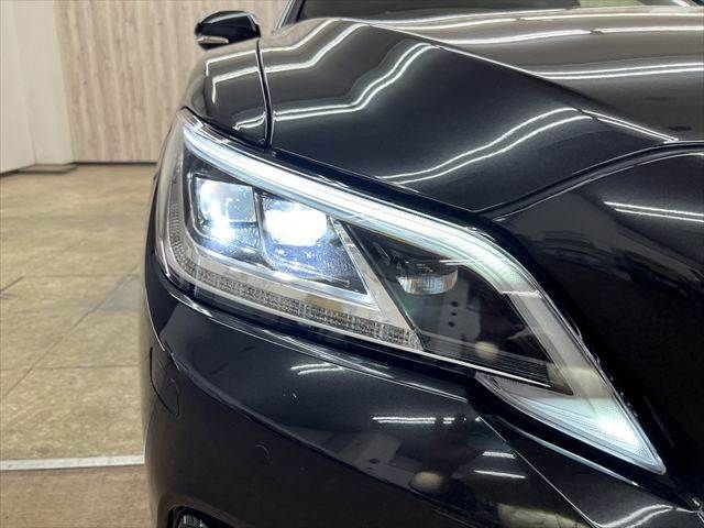 CROWN sedan hybrid
