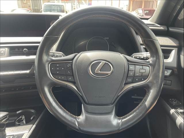 LEXUS UX200