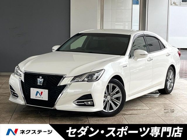 CROWN sedan hybrid
