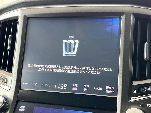 CROWN sedan hybrid
