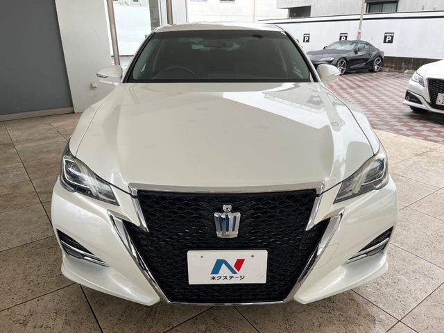 CROWN sedan hybrid