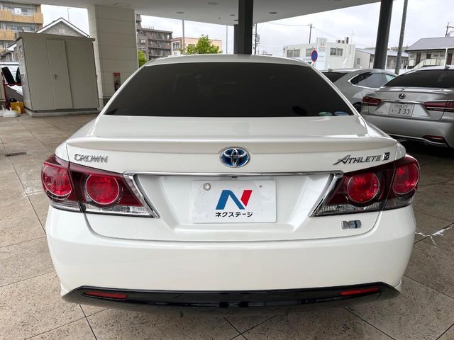 CROWN sedan hybrid