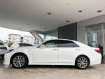 CROWN sedan hybrid