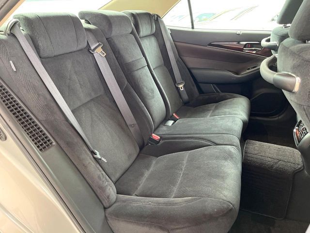 CROWN sedan hybrid