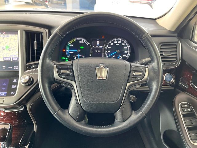 CROWN sedan hybrid
