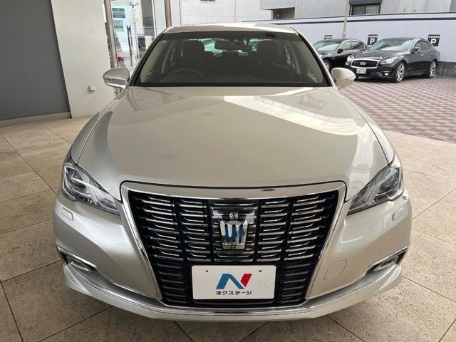 CROWN sedan hybrid