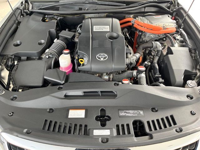 CROWN sedan hybrid