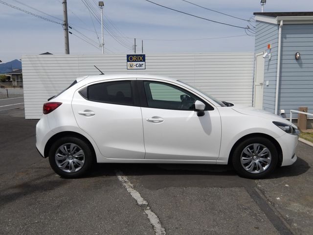 MAZDA2