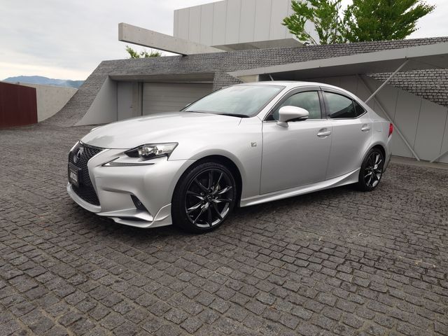 LEXUS IS300h