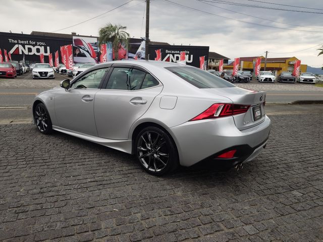 LEXUS IS300h