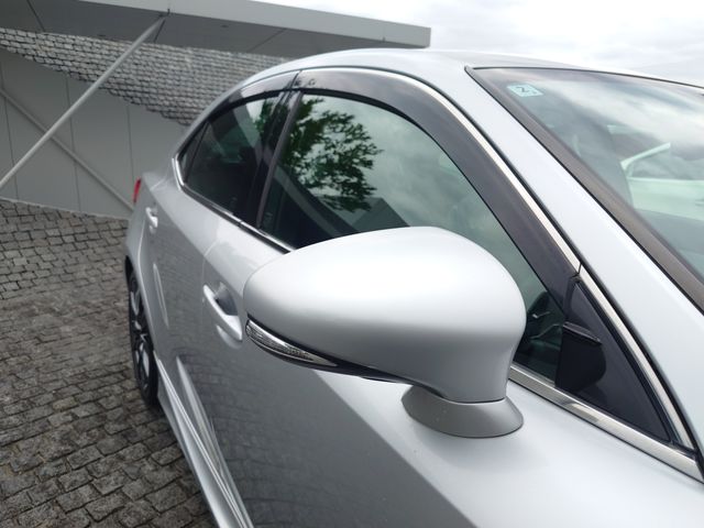 LEXUS IS300h