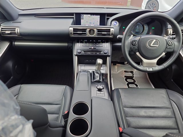 LEXUS IS300h