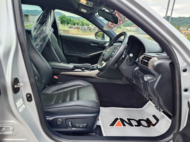 LEXUS IS300h