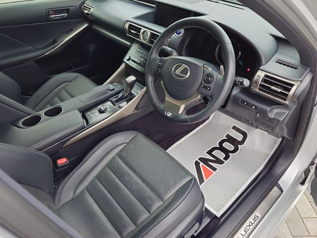 LEXUS IS300h
