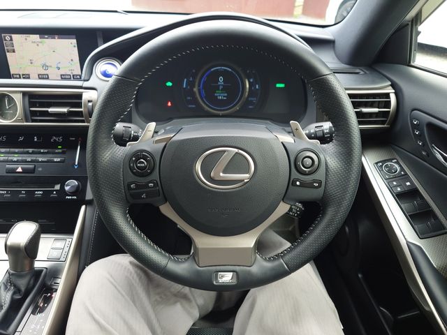 LEXUS IS300h