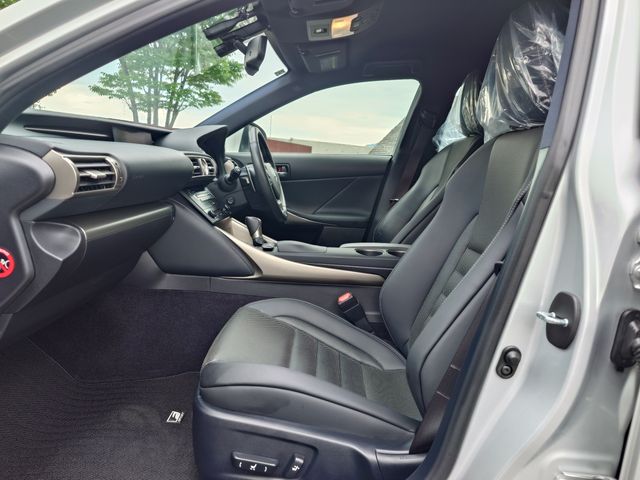 LEXUS IS300h