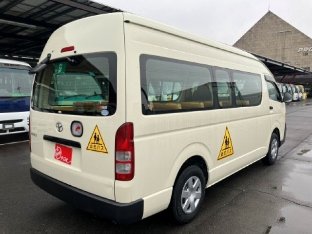 HIACE COMMUTER