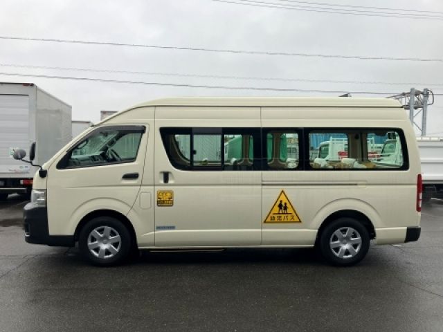 HIACE COMMUTER