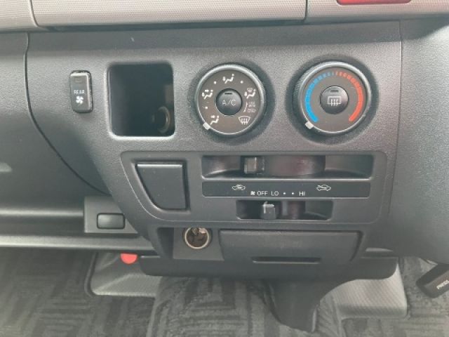 HIACE COMMUTER