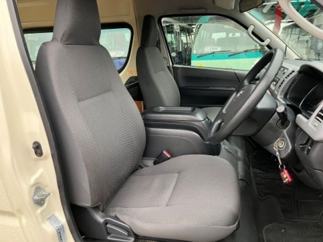 HIACE COMMUTER