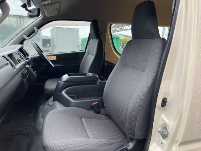 HIACE COMMUTER