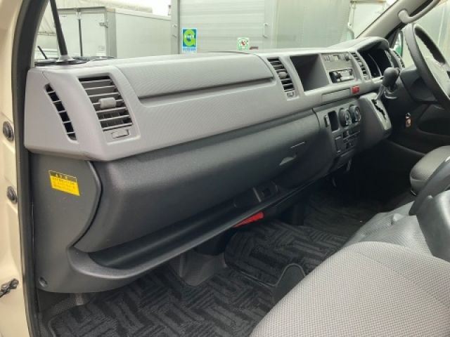 HIACE COMMUTER