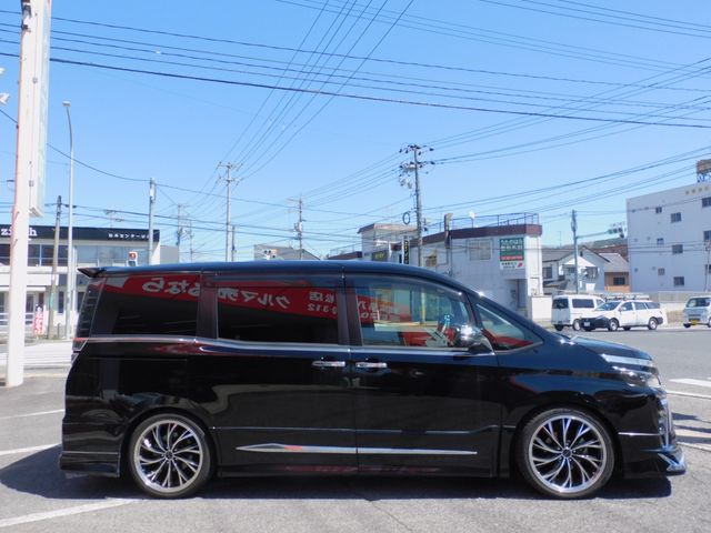 VOXY HYBRID