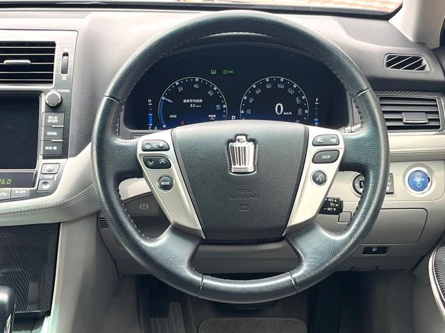CROWN sedan hybrid