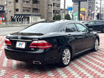 CROWN sedan hybrid