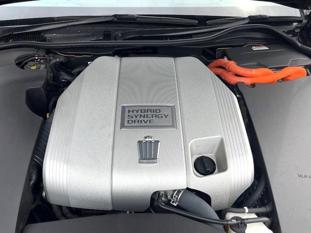 CROWN sedan hybrid
