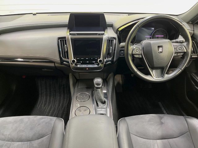 CROWN sedan hybrid