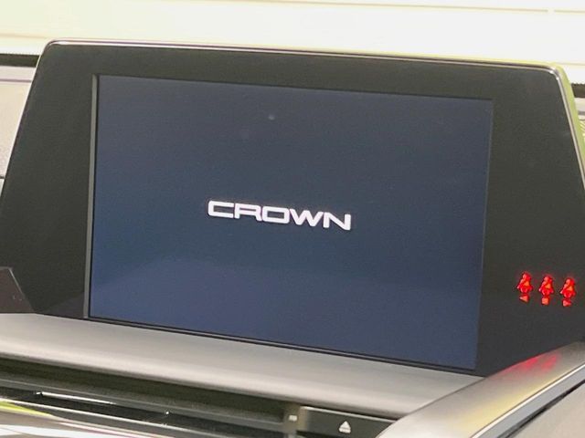 CROWN sedan hybrid