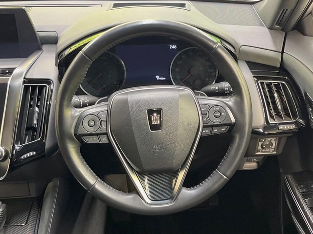 CROWN sedan hybrid