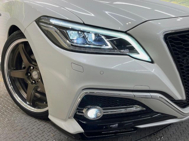 CROWN sedan hybrid