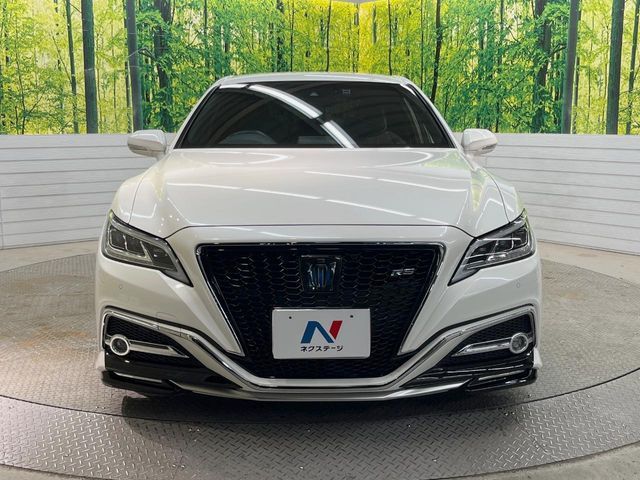CROWN sedan hybrid