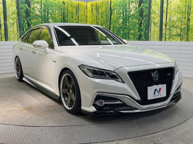 CROWN sedan hybrid