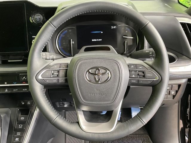 VOXY HYBRID