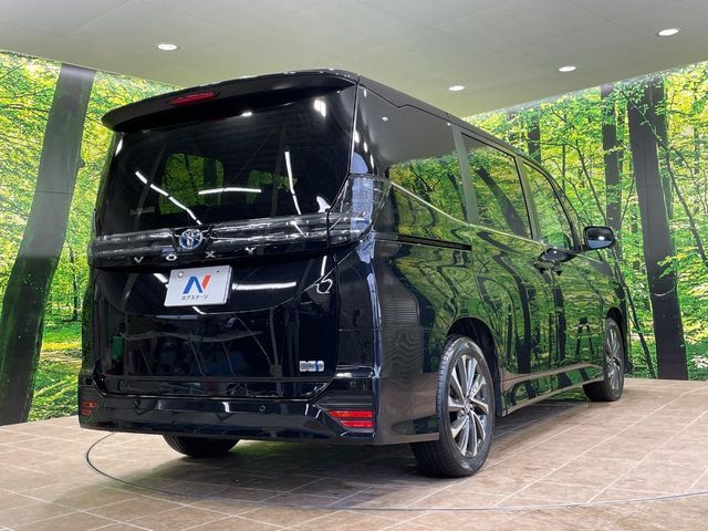 VOXY HYBRID