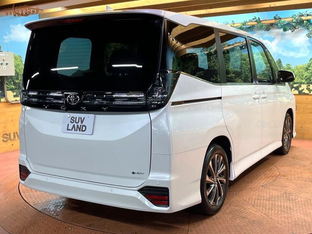 VOXY HYBRID