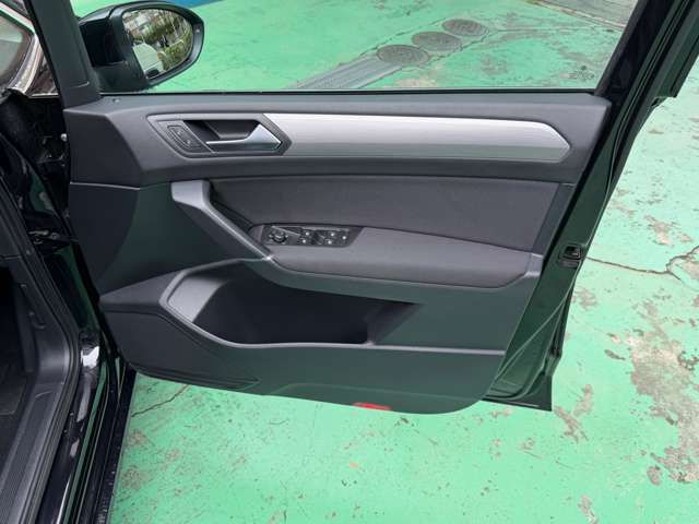 VOLKSWAGEN GOLF TOURAN