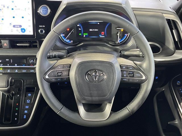 VOXY HYBRID